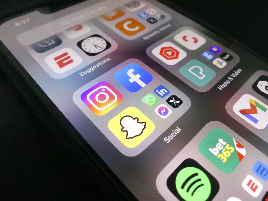 Smartphone Display with Popular Social Media Apps