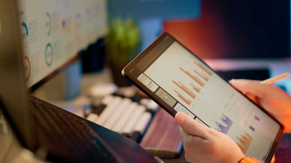 Analyzing financial data on a tablet