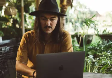 The End of the Office Desk: How Productivity Tools Became Portable