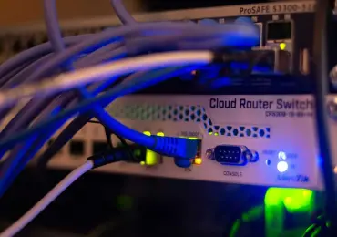 Designing Networks That Bounce Back: A Practical Guide to Redundancy